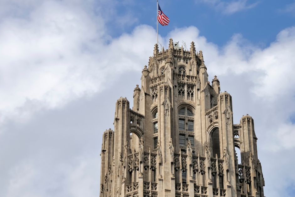 Scavenger Hunt vs. Walking Tour vs. Bus Tour: Which Is Right for You?